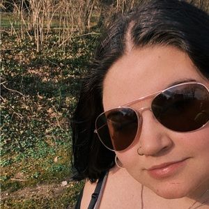 Meet your Posher, Kendra